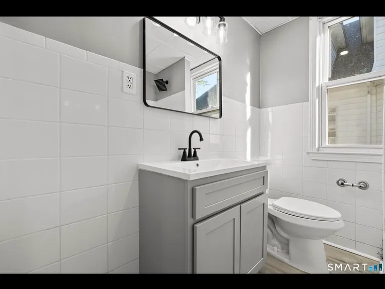 362-364 Sigourney St #2 — Photo 5