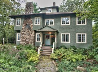 122 Falls Dr, Buck Hill Falls, PA 18323