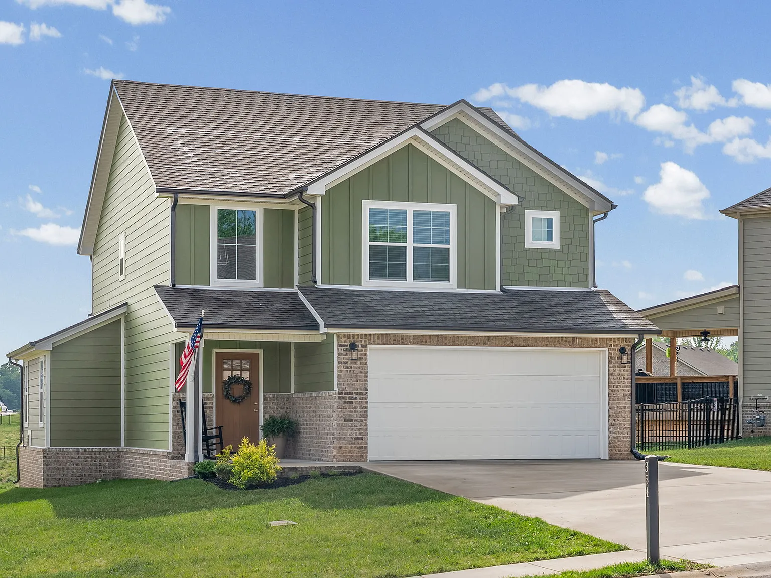 3 bed, 2.5 bath, 1833 sqft, $2,300 — Photo 2