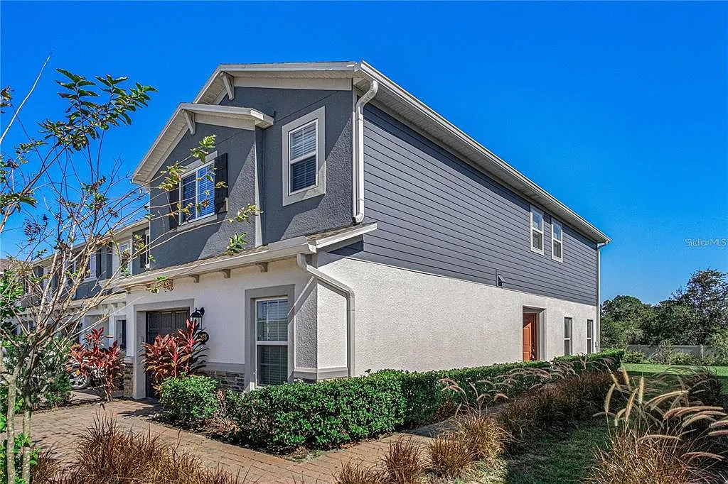 4 bed, 3.0 bath, 1762 sqft, $2,395 — Photo 2