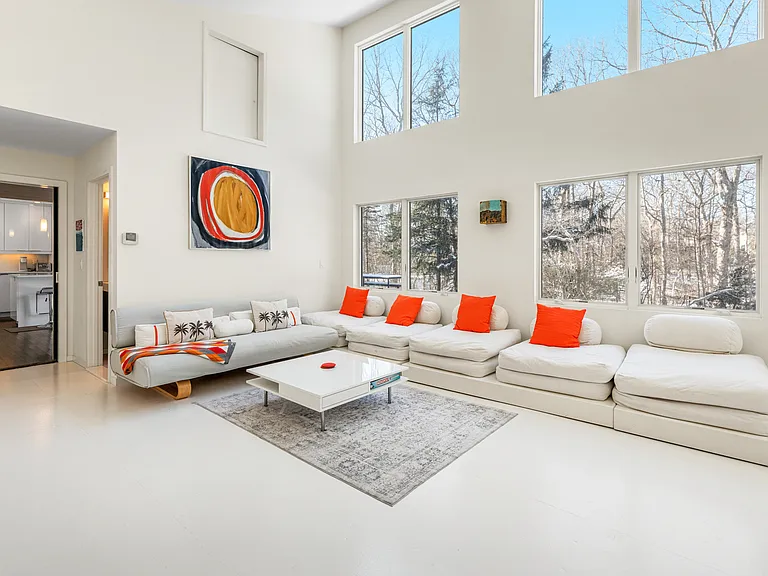 1 Longwoods Ln — Photo 14