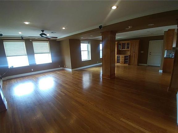 3rd image of 229 Ward Pkwy APT 805A