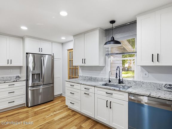4th image of 126 W View Cir