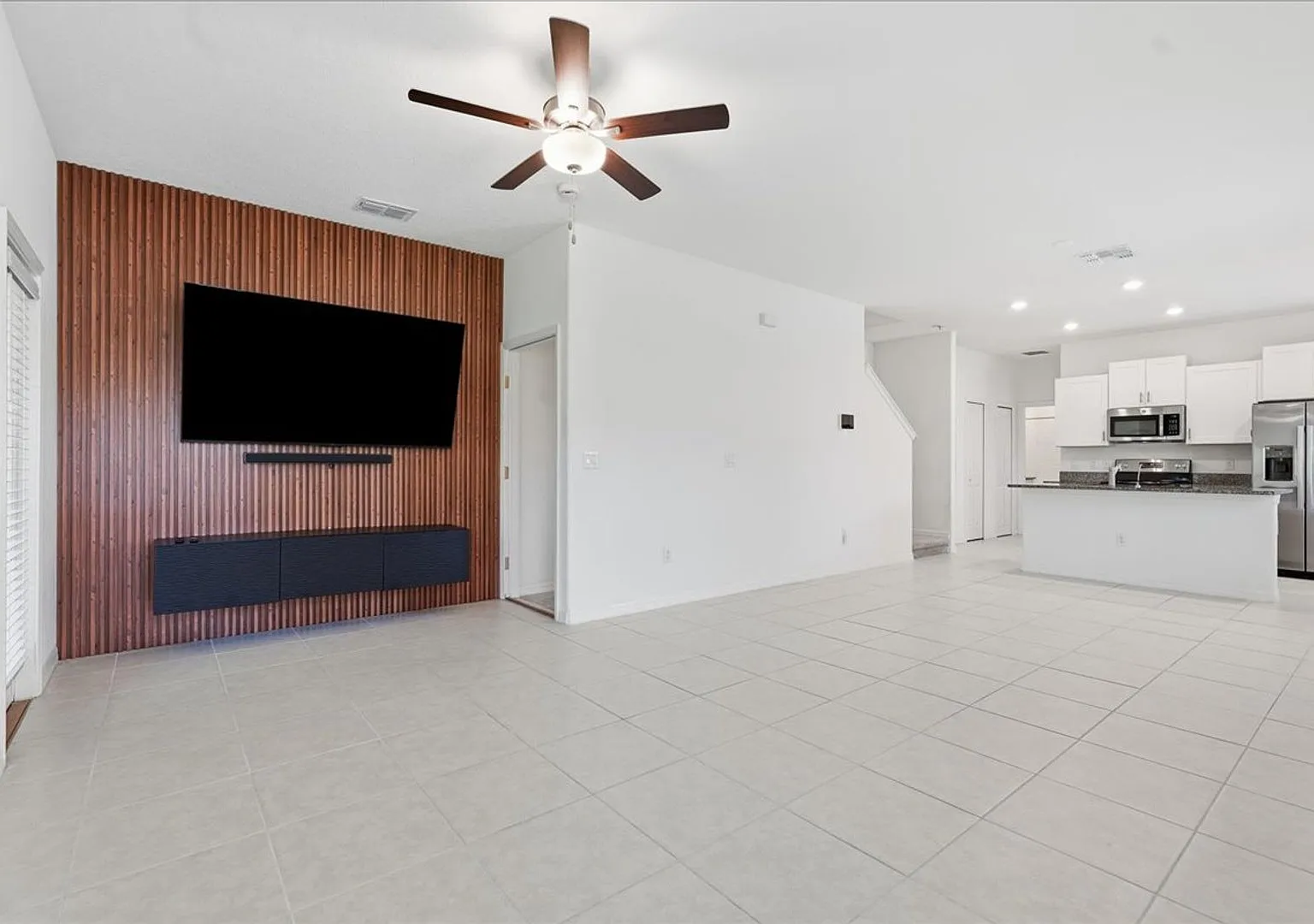 Gated Townhouse Community Palm River | Just 10 Minutes from Downtown Tampa — Photo 4