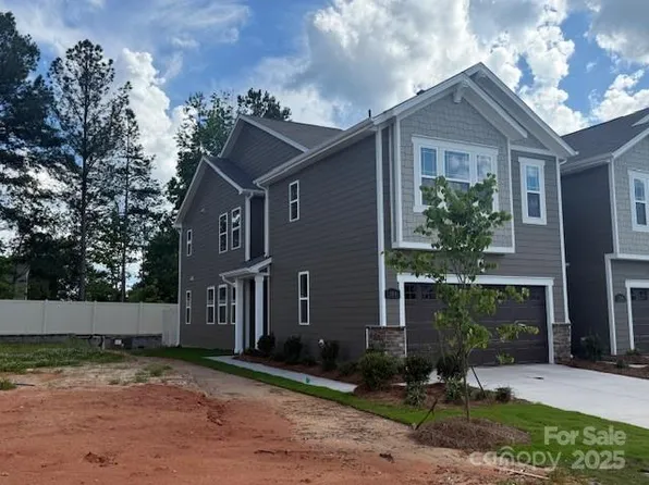 304 Laura Elizabeth Ln, Clover, SC 29710