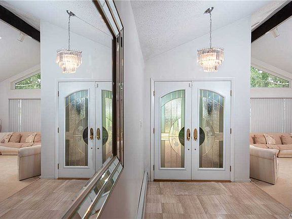 5th image of 35 Fleetwood Dr