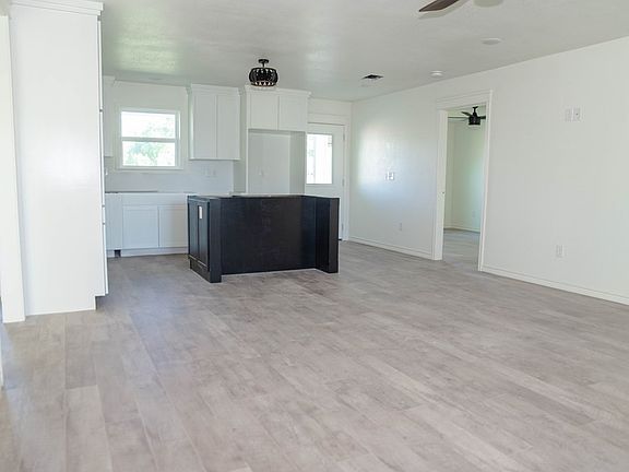 5th image of 810 Antonio St