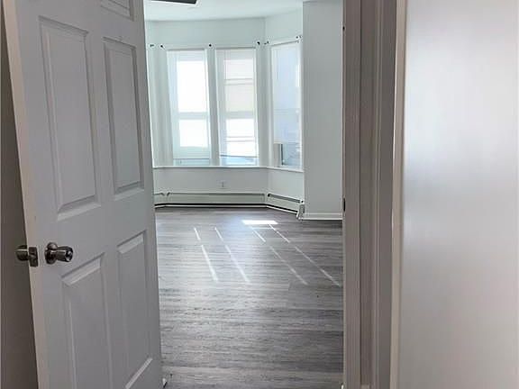 3rd image of 55 Brown St Floor 1