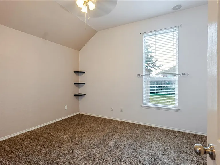 2720 Alpena Dr — Photo 17