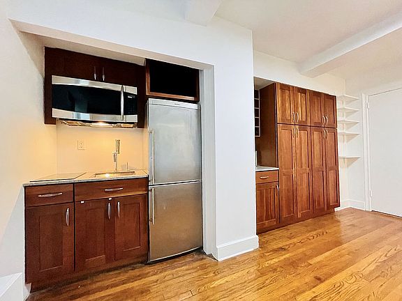 2nd image of 25 Tudor City Pl APT 614