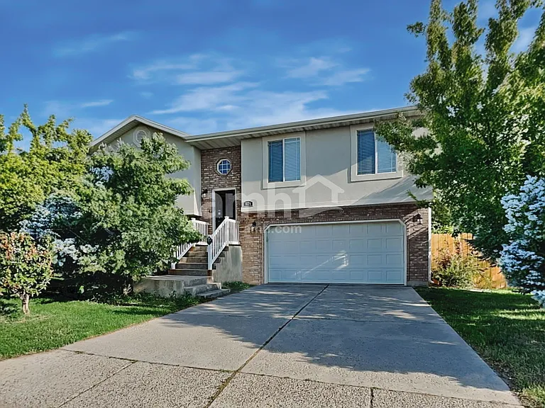 1625 E Bateman Way — Photo 1