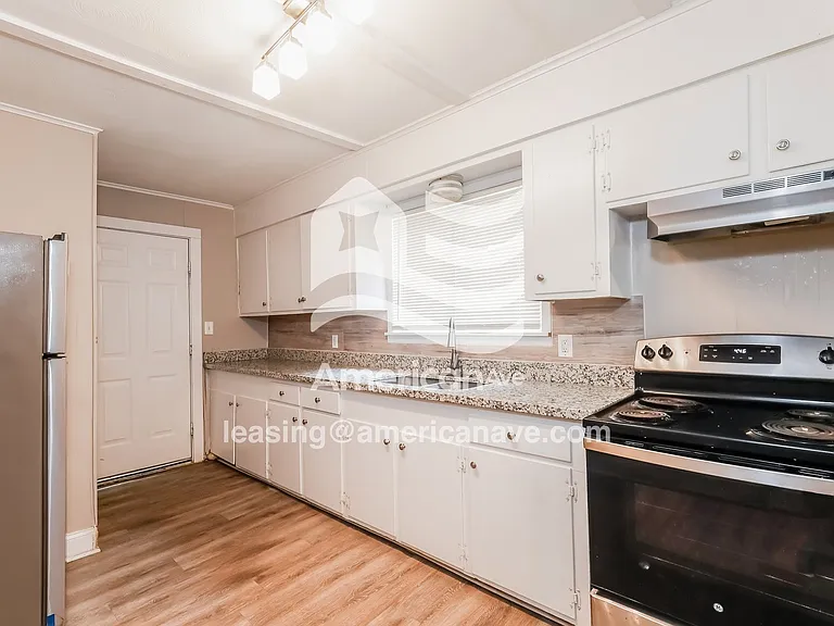 474885_007_kitchen_7.jpg