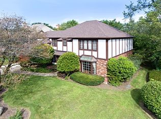 7548 Woodland Ct, Burr Ridge, IL 60527