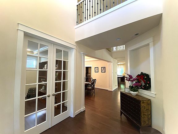 3rd image of 24320 NE 8th Pl