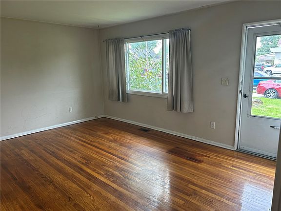 3rd image of 716 S Maple Ave