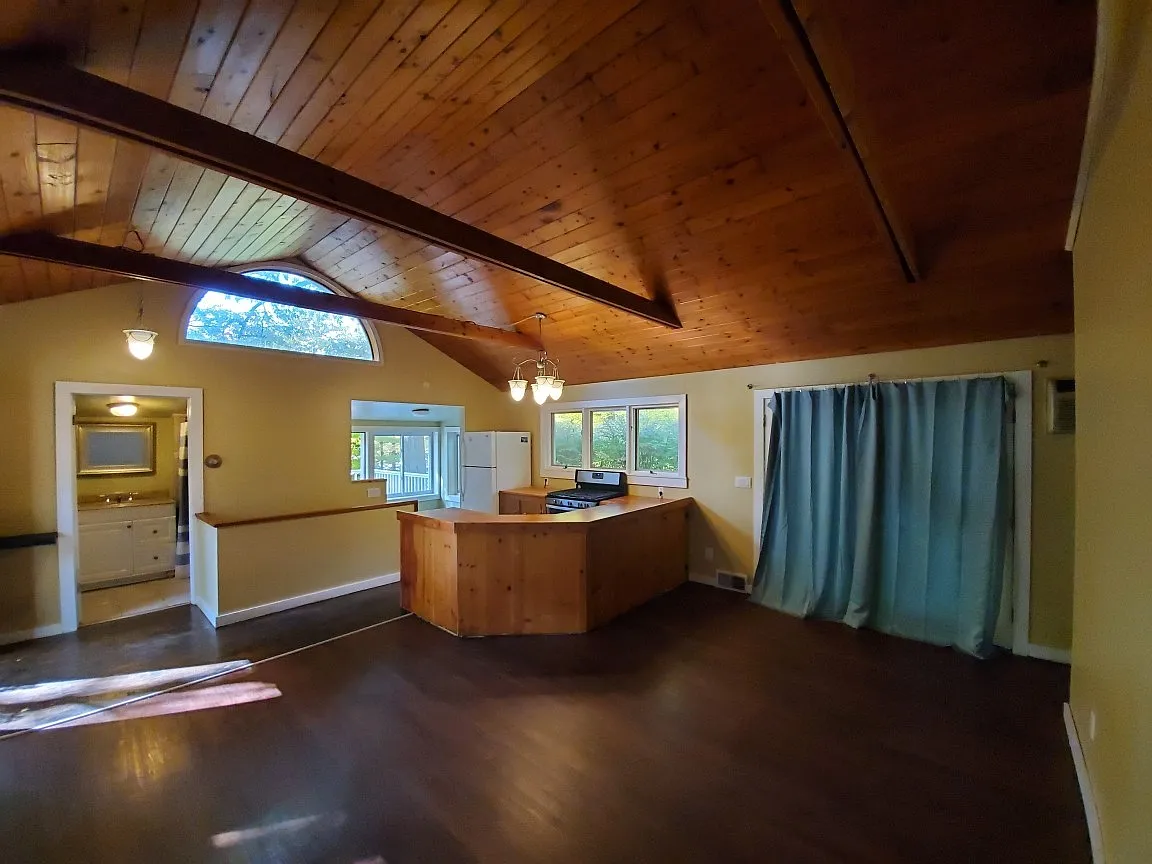 Beautiful Cottage Rustic Home In West Bloomfield with Lake Privileges — Photo 3