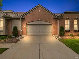 1660 Maple Creek Ct, Rochester, MI 48306