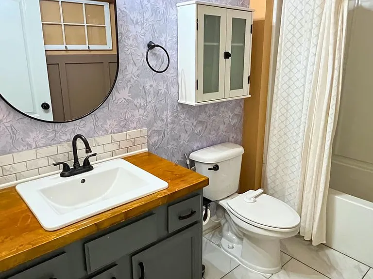 204 Hayworth Ct — Photo 8