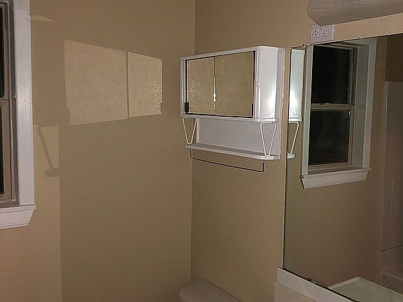 4th image of 1008 W Plaza Dr