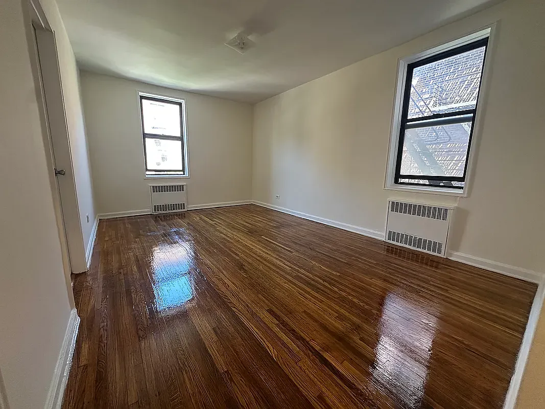 Building Photo - 87-10 37th Ave #3