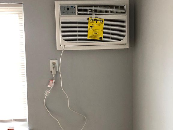 4th image of 745 Oak St APT 8