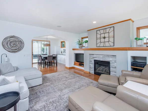 814 New Century Blvd S, Maplewood, MN 55119