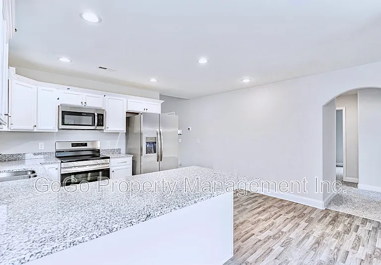 819 Marple Pl — Photo 3