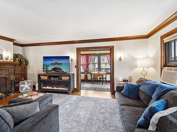 Living room with the view of the sunroom.