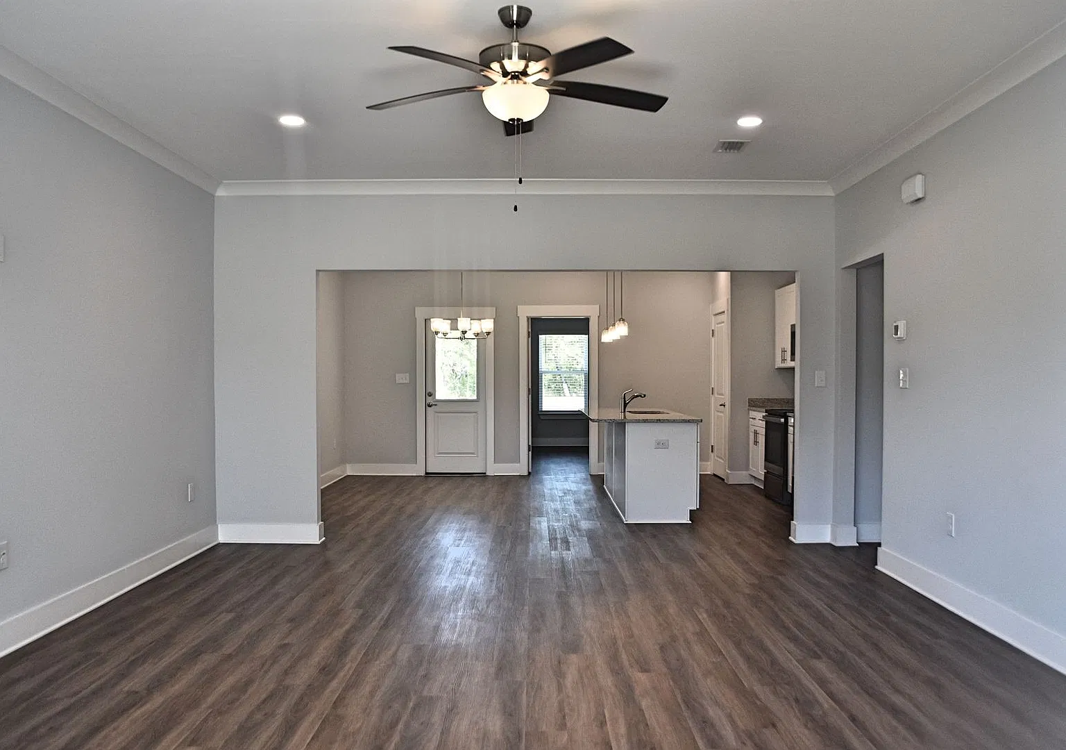 Brand New 3 Bedroom 2 Bath in Riverwalk for Lease — Photo 4