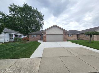 23108 Socia St, Saint Clair Shores, MI