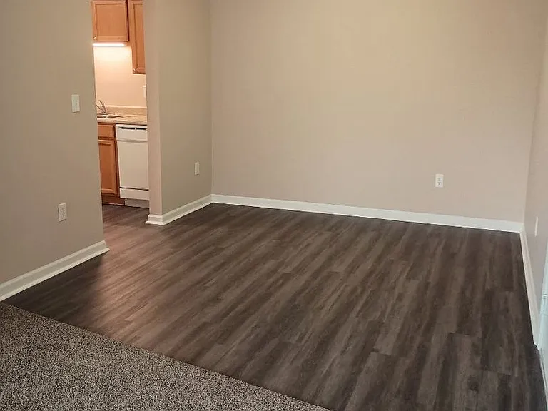 185 - COUNTRY VIEW APARTMENTS — Photo 32