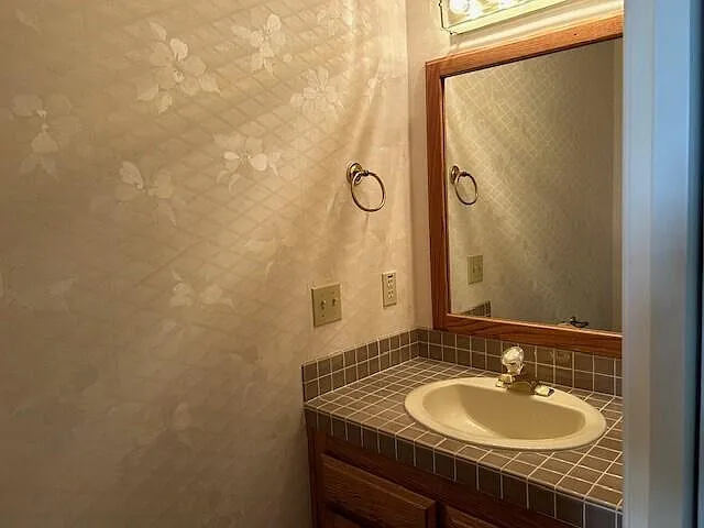 692 Hillside Dr — Photo 24