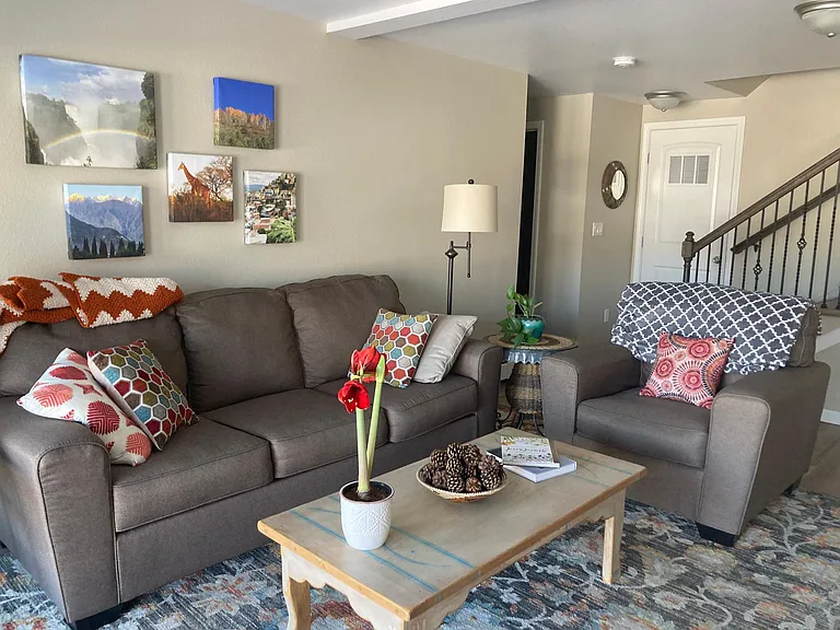 624 Crown Ridge Dr #B — Photo 3