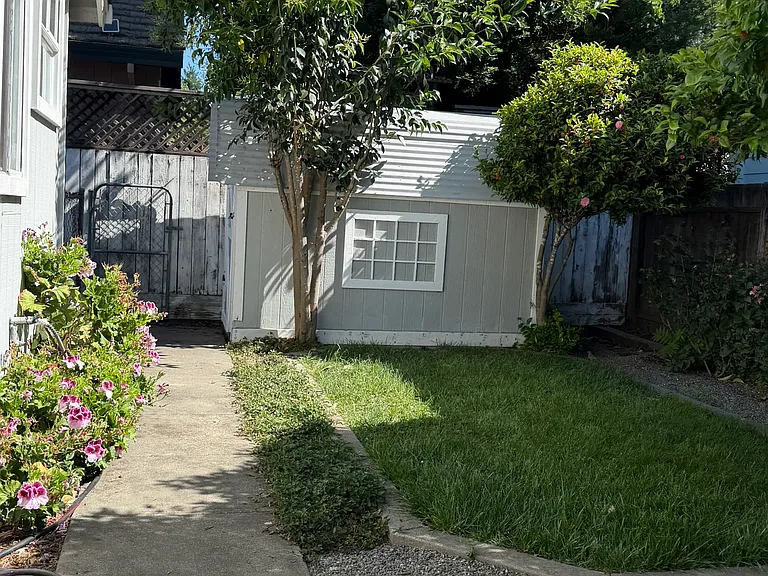 100 Cornell St — Photo 27