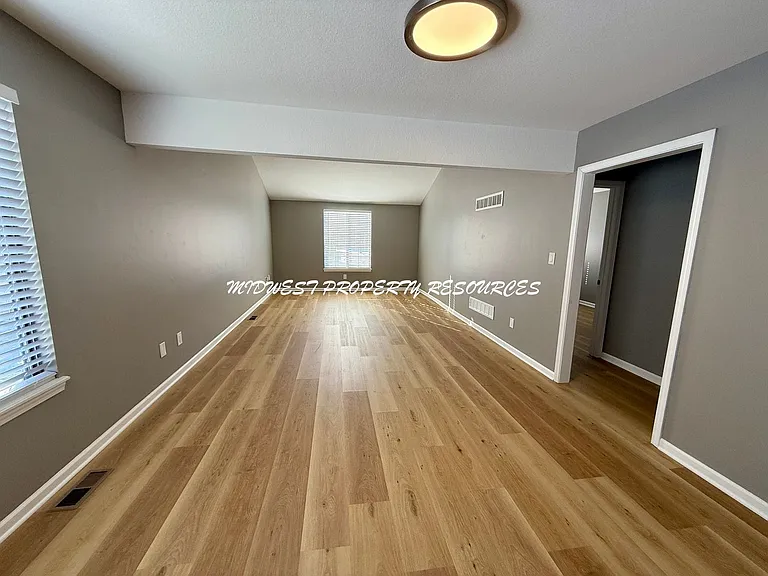 204 NW Market Pl — Photo 6