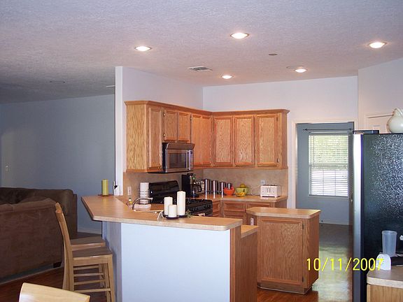 3rd image of 19 Dogwood Ln