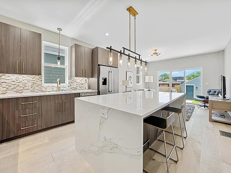 845 Summit St — Photo 17