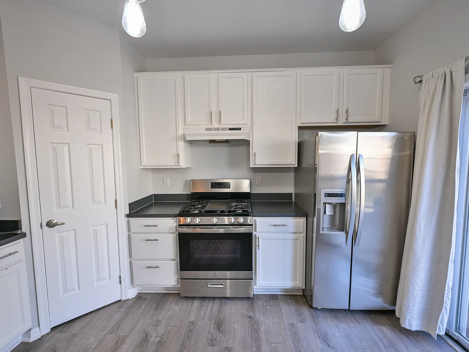 3 bed, 1704 sqft, $2,700 — Photo 4