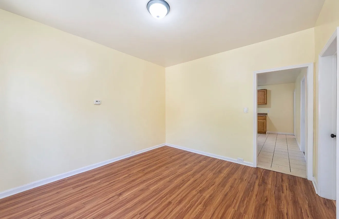 2 bed, 900 sqft, $1,800 — Photo 2