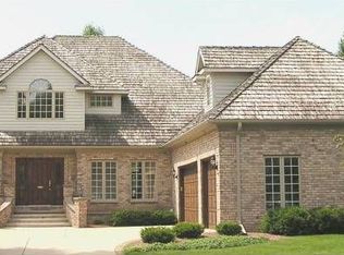 2567 Parkwood Dr, Green Bay, WI 54304