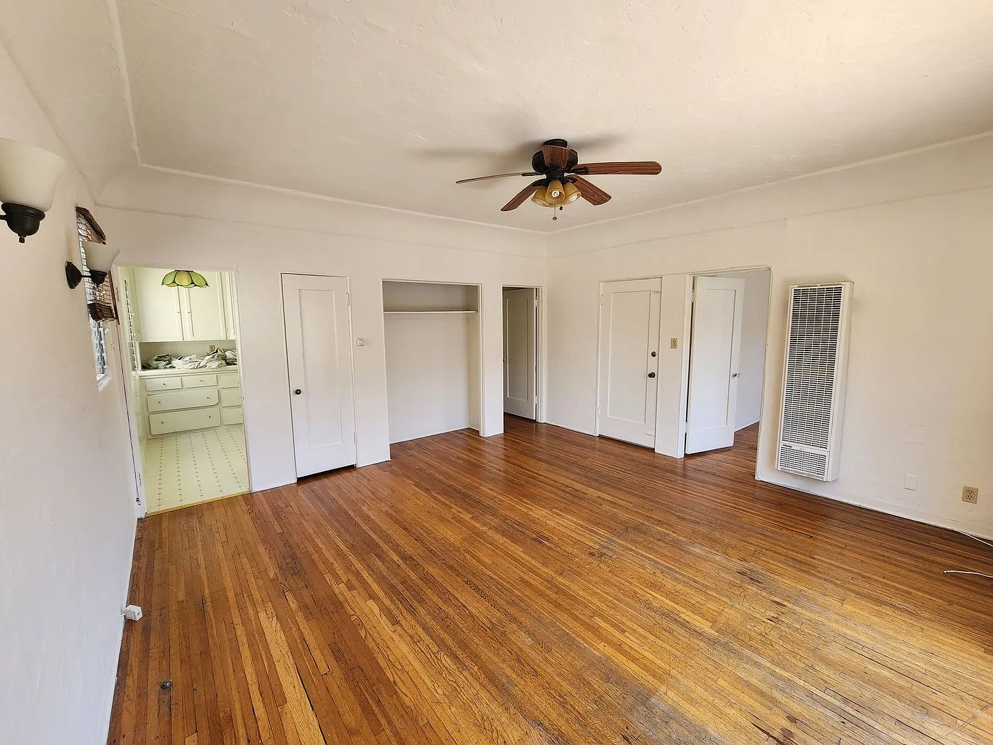 422 N. Hayworth Ave. — Photo 3