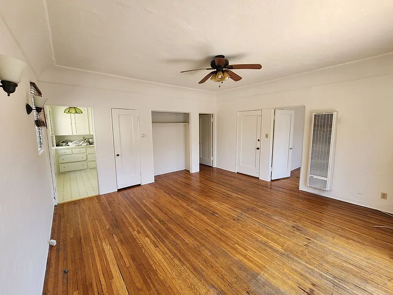 422 N Hayworth Ave — Photo 9