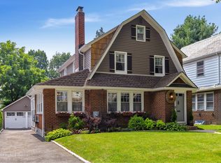 2 Huron Rd, Floral Park, NY 11001