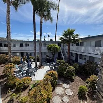 Pacific Shore Apartments — Photo 19