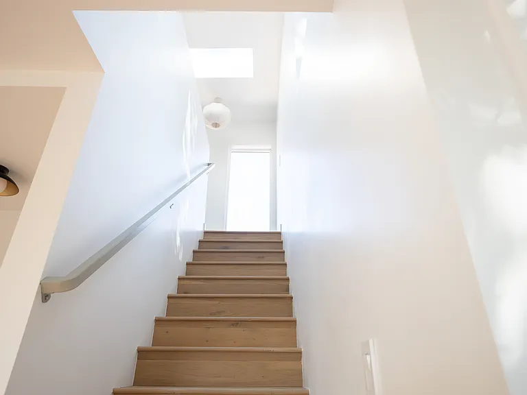 2210 3/4 Echo Park Ave — Photo 16