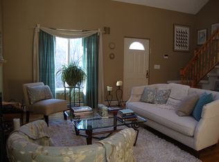 305 Oak Ln, Newburgh, NY 12550