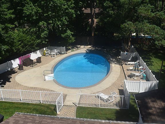 5th image of 82 Sunnybrook Dr
