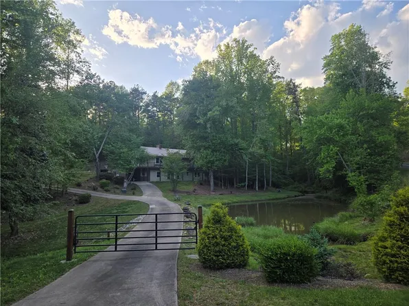130 Green Briar Cir, Salem, SC 29676