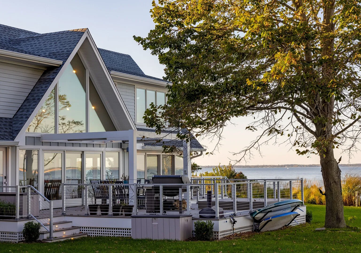 Waterfront Hampton Bays Home, private beach, outdoor deck — Photo 1