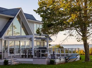 18 E Landing Rd, Hampton Bays, NY 11946